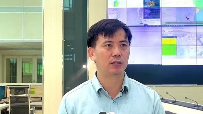 ông Nguyễn Văn Hưởng, Trưởng phòng Dự báo thời tiết, Trung tâm Dự báo khí tượng thủy văn quốc gia đánh giá, nắng nóng ở miền Bắc trong tháng 10 là bất thường.
