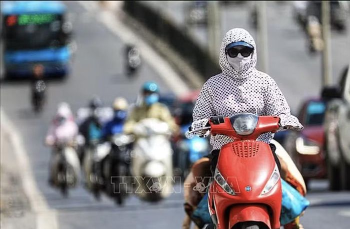 Lần đầu tiên kể từ năm 1991 miền Bắc xuất hiện nắng nóng diện rộng trên toàn khu vực trong tháng 10.