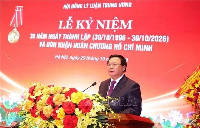 Giáo sư, Tiến sĩ Nguyễn Xuân Thắng, Chủ tịch Hội đồng Lý luận Trung ương đọc Diễn văn kỷ niệm. Ảnh: Văn Điệp/TTXVN