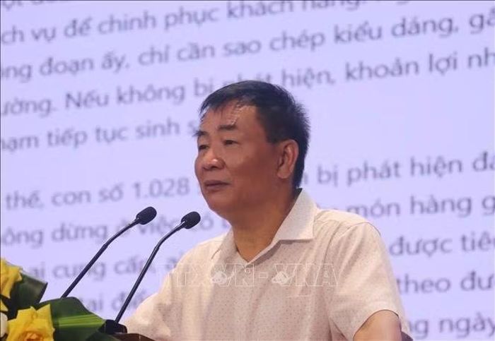 Phó Giáo sư, Tiến sĩ Vũ Đình Oánh, nguyên Trưởng khoa Quản lý nhà nước về an ninh trật tự, Học viện An ninh báo cáo chuyên đề tại hội nghị.