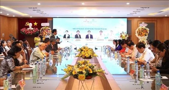 Quang cảnh buổi tọa đàm.