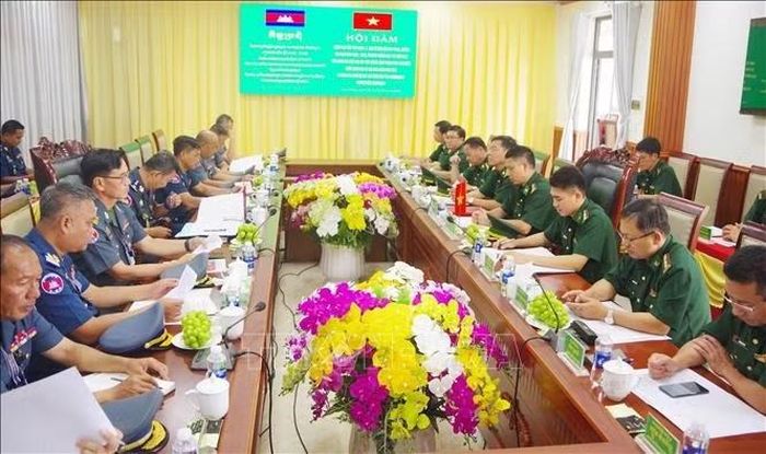 Hội đàm định kỳ năm 2026 giữa Ban Chỉ huy Bộ đội Biên phòng tỉnh Lâm Đồng và Bộ Chỉ huy Hiến binh tỉnh Mondulkiri. Ảnh: TTXVN phát