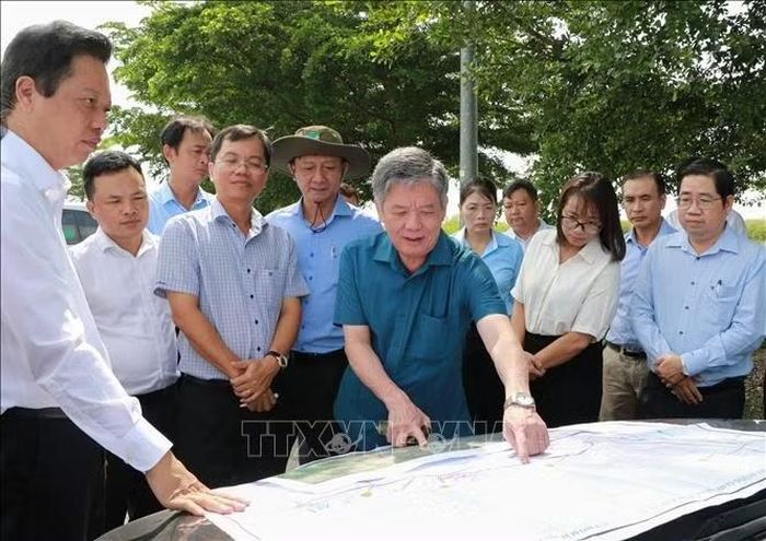 Đoàn công tác khảo sát thực địa tại tuyến N2.
