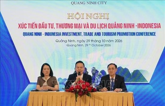 Lãnh đạo thành phố Quảng Ninh trả lời các vấn đề doanh nghiệp Indonesia.