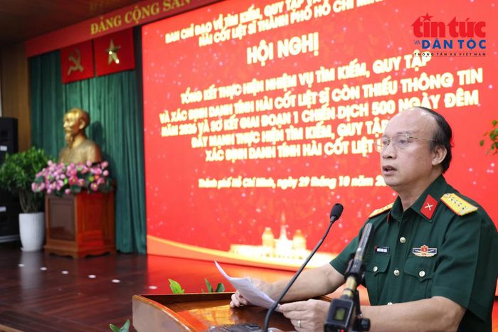 Đại tá Nguyễn Đình Chuẩn, Phó Chính ủy Bộ Tư lệnh TP Hồ Chí Minh, phát biểu tại Hội nghị.