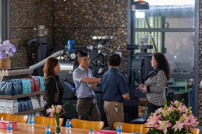 Doanh nghiệp Nhật Bản khảo sát năng lực sản xuất, chế biên của doanh nghiệp cà phê Lâm Đồng.