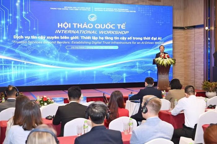 Hội thảo quốc tế “Dịch vụ tin cậy xuyên biên giới: Thiết lập hạ tầng tin cậy số trong thời đại AI” diễn ra trong khuôn khổ Tuần lễ số quốc tế Việt Nam tại TP Quảng Ninh. Ảnh: Thảo Anh.
