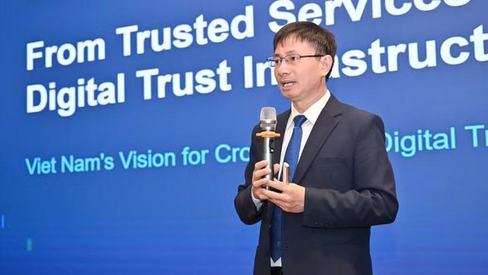 Ông Phạm Quốc Hoàn cho biết việc xác minh chữ ký số nước ngoài hiện gặp vướng mắc do vẫn còn nhiều thao tác thủ công. Ảnh: Thảo Anh.