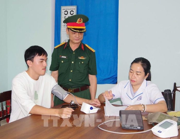 Công tác khám sơ tuyển quân năm 2027 tại thành phố được thực hiện theo phương châm "Tuyển người nào, chắc người đó". Ảnh: Mai Trang - TTXVN