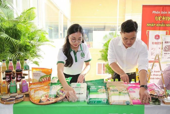 Bánh tráng Tân Nhiên ứng dụng công nghệ hiện đại, nâng cao chất lượng, xây dựng thương hiệu và mở rộng thị trường. Ảnh: Giang Phương - TTXVN