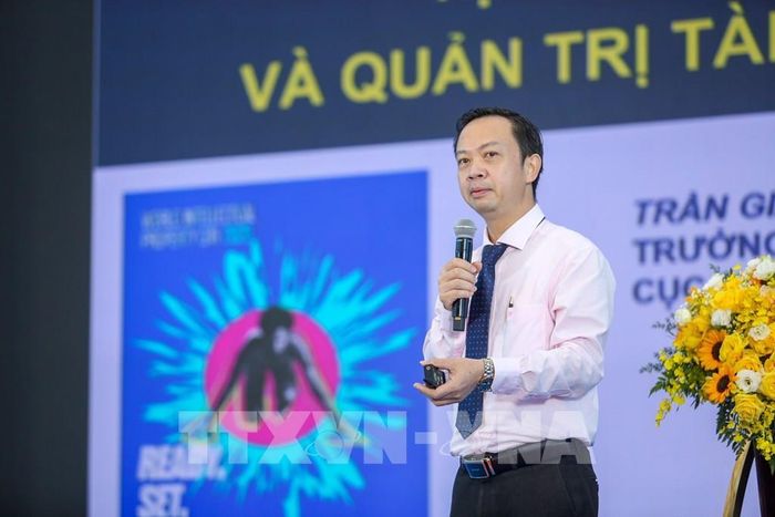 Ông Trần Giang Khuê, Trưởng Văn phòng đại diện miền Nam, Cục Sở hữu trí tuệ, đặt ra những vấn đề về vai trò của tài sản trí tuệ trong phát triển doanh nghiệp và nâng cao sức cạnh tranh trên thị trường. Ảnh: Giang Phương - TTXVN
