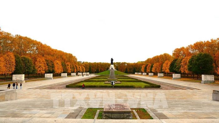 Đài tưởng niệm Chiến tranh Xô viết ở công viên Treptower, Berlin - đài tưởng niệm chiến tranh lớn nhất của Liên Xô cũ bên ngoài nước Nga. Ảnh: Thu Hằng - PV TTXVN