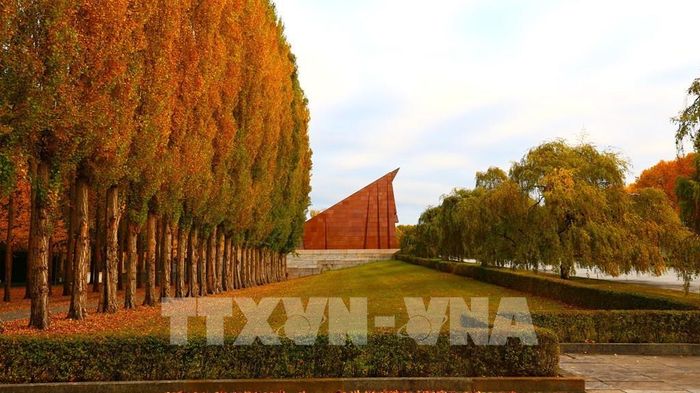 Đài tưởng niệm Chiến tranh Xô viết ở công viên Treptower, Berlin (Đức). Ảnh: Thu Hằng - PV TTXVN