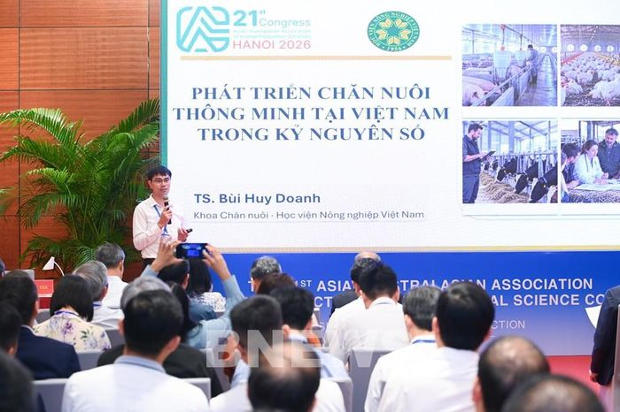 Tiến sĩ Bùi Huy Doanh, Phó Trưởng khoa phụ trách Khoa Chăn nuôi, Học viện Nông nghiệp Việt Nam nhận định, ngành chăn nuôi nước ta hiện đang phải đối mặt đồng thời với nhiều áp lực lớn.Ảnh: Hằng Trần/Bnews/Vnanet.vn