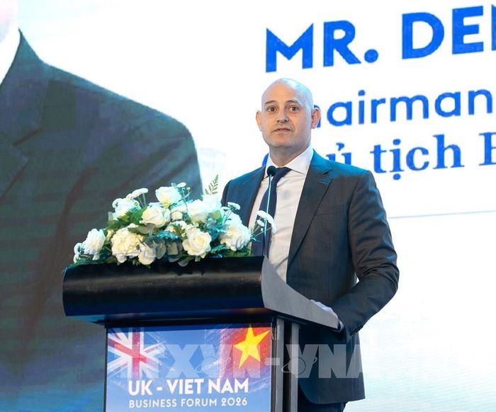 Ông Denzel Eades, Chủ tịch BritCham Vietnam phát biểu tại Diễn đàn. Ảnh: Hứa Chung – TTXVN 