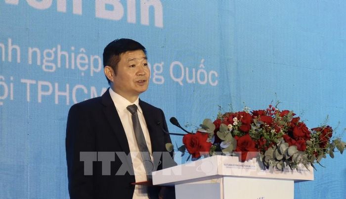 Ông Yang Wen Bin, Quyền Chủ tịch Hiệp hội Doanh nghiệp Trung Quốc tại Việt Nam – Chi hội TP. Hồ Chí Minh thông tin nhu cầu hợp tác của doanh nghiệp Trung Quốc tại hội thảo. Ảnh: Xuân Anh - TTXVN 