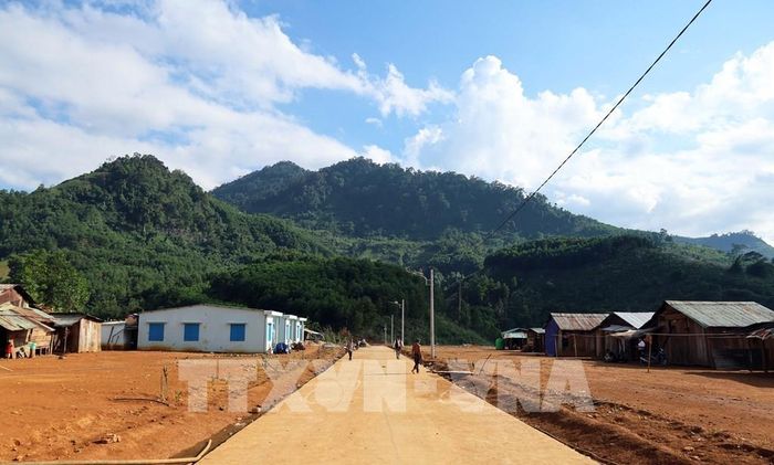 Khu tái định cư làng Ông Xúc thuộc thôn Bằng Xim, xã Trà Leng (Đà Nẵng) đã hoàn thành các hạng mục hạ tầng cơ bản trước mùa mưa bão năm 2026. Ảnh: Đỗ Trưởng – TTXVN 