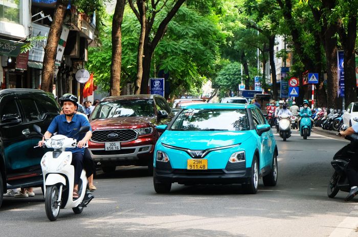 Ô tô điện phát ra âm thanh khi đi chậm tăng tính an toàn cho người đi bộ, xe đạp, xe máy. 
