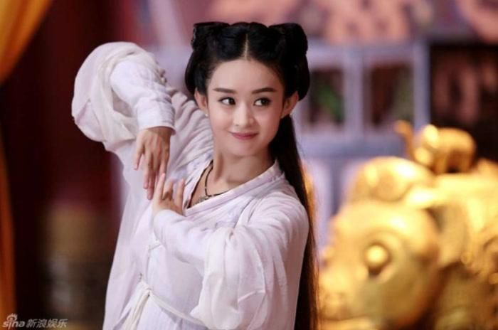 Triệu Lệ Dĩnh từng nổi tiếng với lịch trình đóng phim dày đặc và tinh thần làm việc chăm chỉ. Ảnh: Weibo.