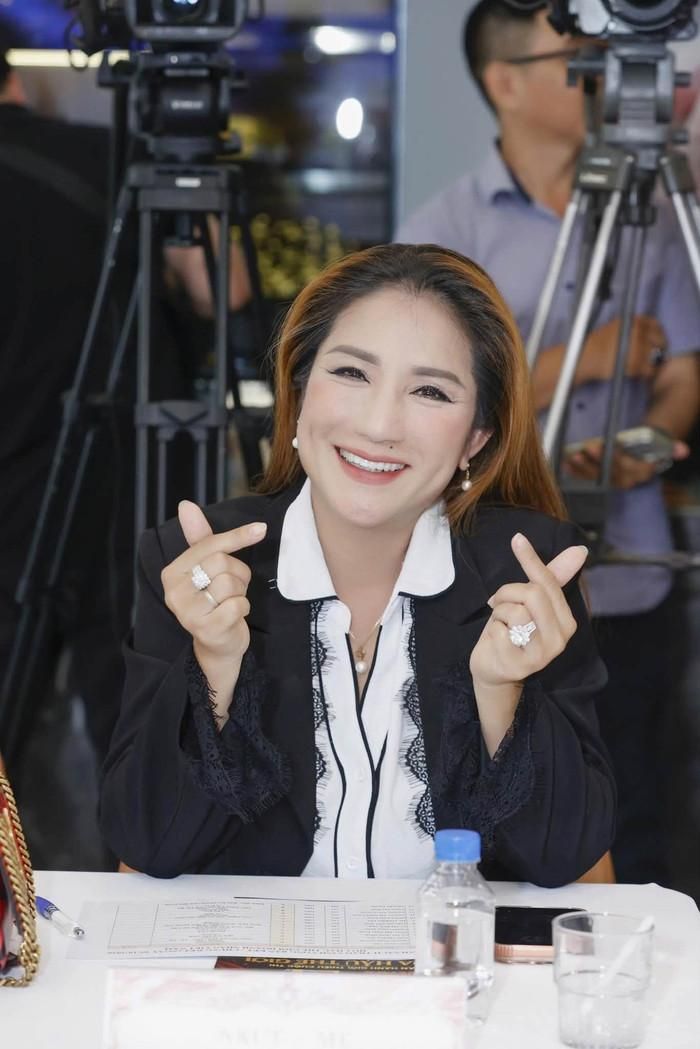 Cát Tường tích cực tham gia các hoạt động nghệ thuật, từ đóng phim đến ca hát, dẫn chương trình.