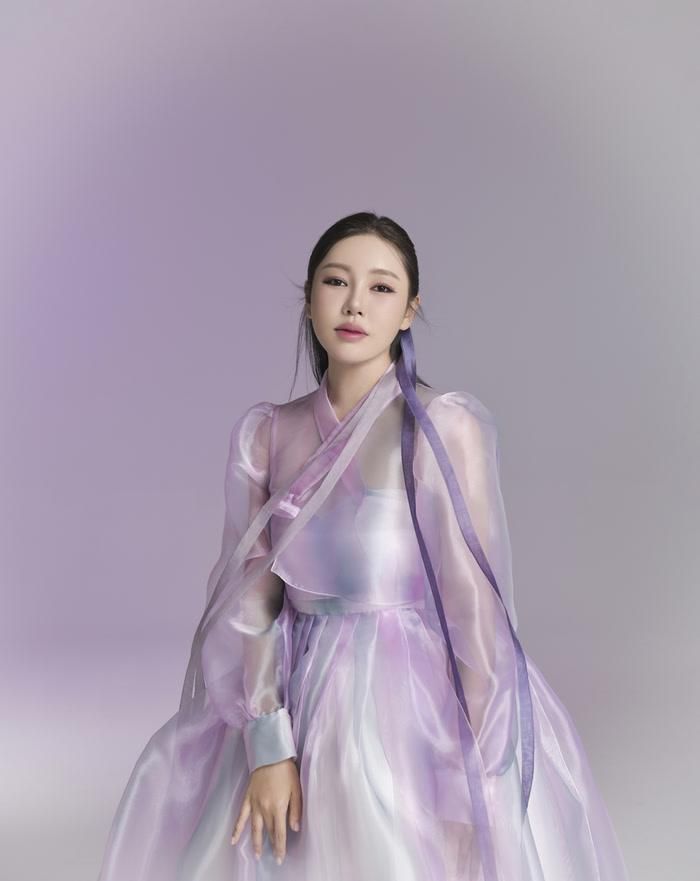 Dưới những bài đăng liên quan, cư dân mạng Hàn Quốc để lại nhiều bình luận bày tỏ sự đồng tình với cách xử lý của nữ ca sĩ.