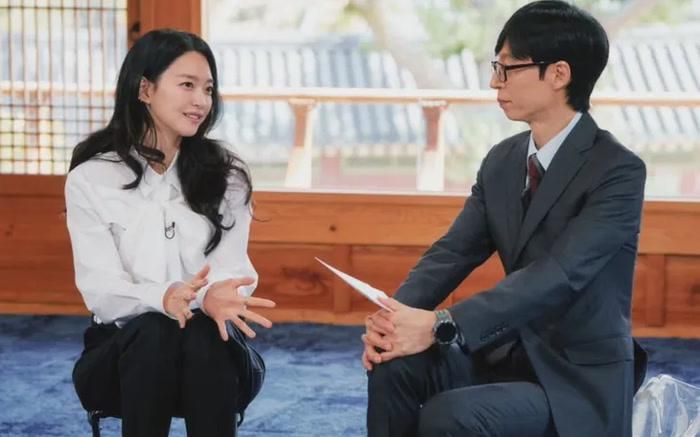 Shin Min Ah đã có những chia sẻ đáng chú ý về những hoạt động thiện nguyện cùng ông xã Kim Woo Bin.