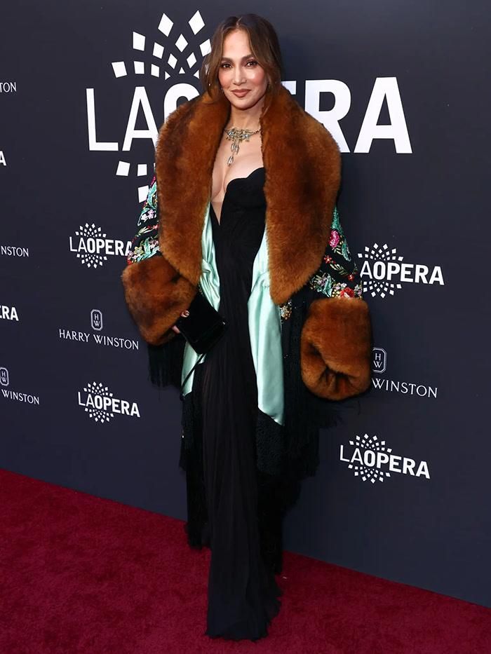 Jennifer Lopez cũng bày tỏ sự bất ngờ khi ca khúc phát hành từ 15 năm trước bất ngờ được công chúng quan tâm trở lại.