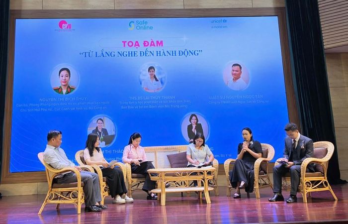 Các đại biểu chia sẻ tại phiên tọa đàm “Từ lắng nghe đến hành động”