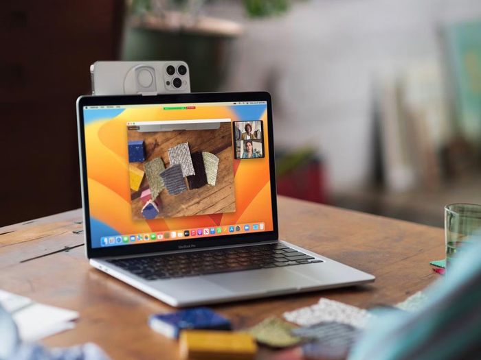 Không cần mua thêm webcam, tính năng Continuity Camera sẽ biến iPhone thành camera cho máy Mac