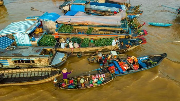 Chợ nổi là nét văn hóa đặc trưng của vùng Đồng bằng sông Cửu Long. Ảnh: Nguyễn Minh Tú