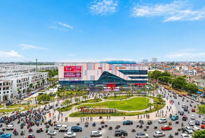 Trong ba ngày đầu khai trương, Vincom Plaza Đan Phượng đón trung bình khoảng 25.000 lượt khách/ngày.