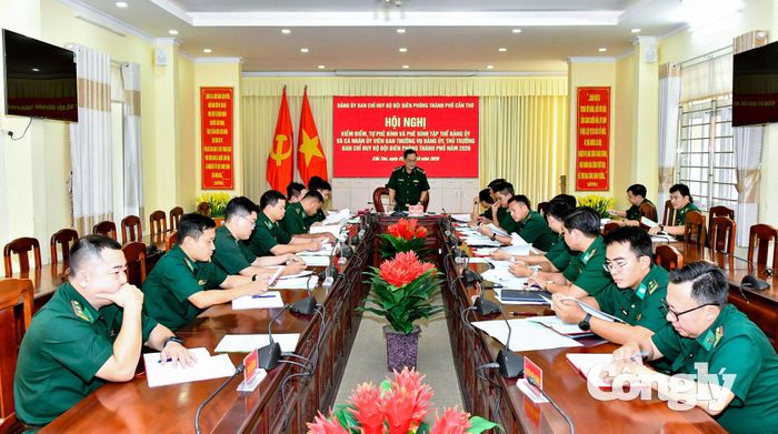 Đại tá Huỳnh Thanh Hùng, Chính ủy BĐBP thành phố phát biểu kết luận hội nghị.