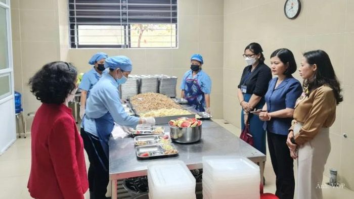 Hà Nội đẩy mạnh công tác thanh tra, kiểm tra bếp ăn tập thể trường học.