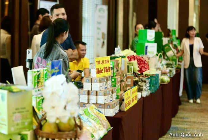 Các sản phẩm được trưng bày tại hội nghị.