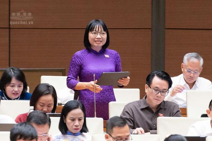 Đại biểu Nguyễn Thị Việt Nga, Đại biểu Quốc hội thành phố Hải Phòng.