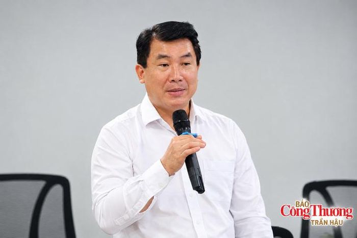  TS Huỳnh Phú Minh Cường, Phó Trưởng ban Khoa học và Công nghệ, Đại học Quốc gia TP. Hồ Chí Minh, chia sẻ về phát triển nguồn nhân lực chất lượng cao và đẩy mạnh nghiên cứu, đổi mới sáng tạo trong lĩnh vực bán dẫn tại buổi thông tin báo chí SEMIEXPO Việt Nam 2026.