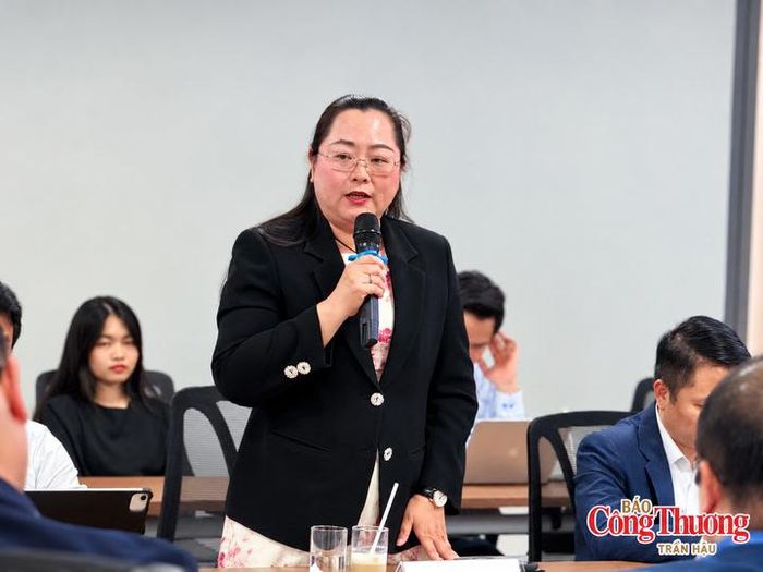  Bà Trần Thị Hồng Minh, Phó Tổng Giám đốc Tập đoàn Becamex, chia sẻ về vai trò của hạ tầng công nghiệp, nguồn nhân lực và đổi mới sáng tạo trong phát triển hệ sinh thái bán dẫn Việt Nam tại buổi thông tin báo chí SEMIEXPO Việt Nam 2026.