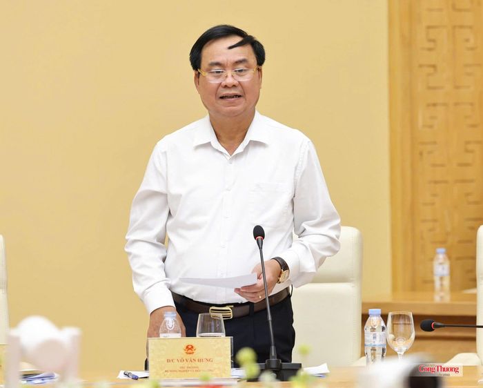 Thứ trưởng Bộ Nông nghiệp và Môi trường Võ Văn Hưng phát biểu tại hội nghị.