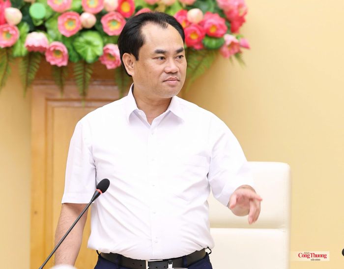 Bộ trưởng Bộ Nông nghiệp và Môi trường Trịnh Việt Hùng phát biểu tại hội nghị.