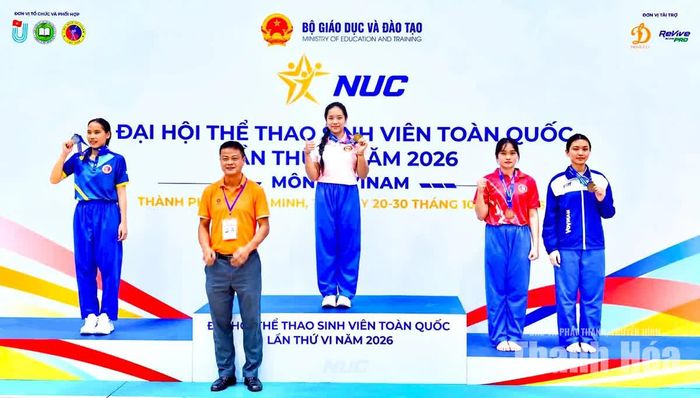 Sinh viên Quách Thị Khánh Linh, K26 Quản lý Thể dục thể thao giành HCV môn vovinam.