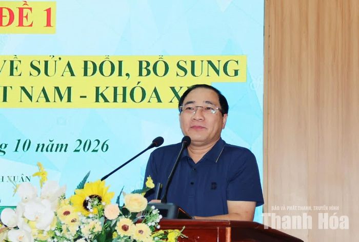 PGS.TS Hoàng Thanh Xuân, Viện trưởng Viện Đào tạo, Bồi dưỡng và Hợp tác quốc tế, Trường Đại học Công đoàn truyền đạt các nội dung trọng tâm của Điều lệ Công đoàn Việt Nam khóa XIV.