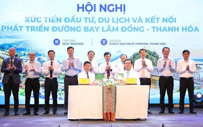 Dưới sự chứng kiến của lãnh đạo hai tỉnh cùng các đơn vị chức năng, Trung tâm Xúc tiến Đầu tư, Thương mại và Du lịch tỉnh Lâm Đồng đã ký kết Biên bản ghi nhớ với các hiệp hội, doanh nghiệp, nhà đầu tư trong và ngoài tỉnh.