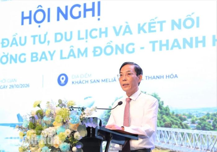 Phó Chủ tịch UBND tỉnh Đầu Thanh Tùng phát biểu chào mừng hội nghị.