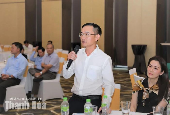 Đại biểu tham gia thảo luận tại hội nghị.