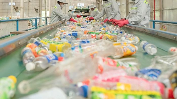 Quan hệ hợp tác giữa Unilever Việt Nam và Duytan Recycling là một bước tiến trong việc thúc đẩy sử dụng nhựa tái sinh trong sản xuất bao bì. Ảnh: Duytan Recycling