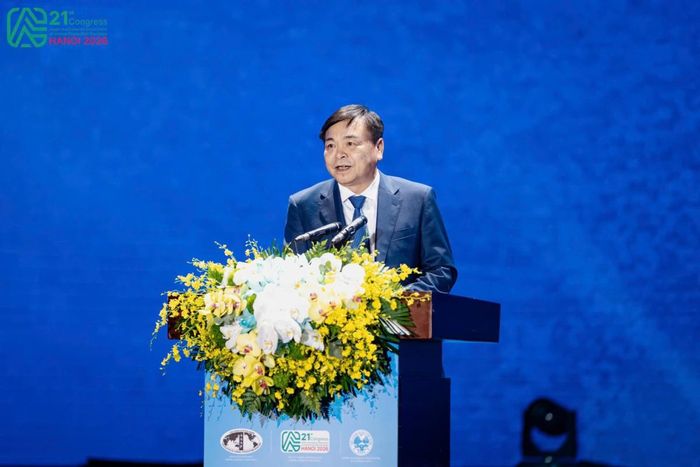 Thứ trưởng Nguyễn Hoàng Hiệp: "Quá trình phát triển và hội nhập sâu rộng đang đặt ngành chăn nuôi trước nhiều thách thức". Ảnh: Ban tổ chức.