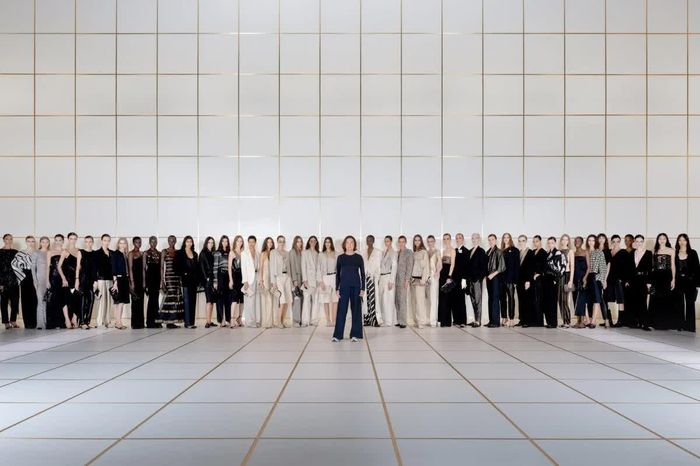 Bộ sưu tập nữ 2027 mang tên Evolution do giám đốc sáng tạo Silvana Armani phát triển. Ảnh: Who What Wear