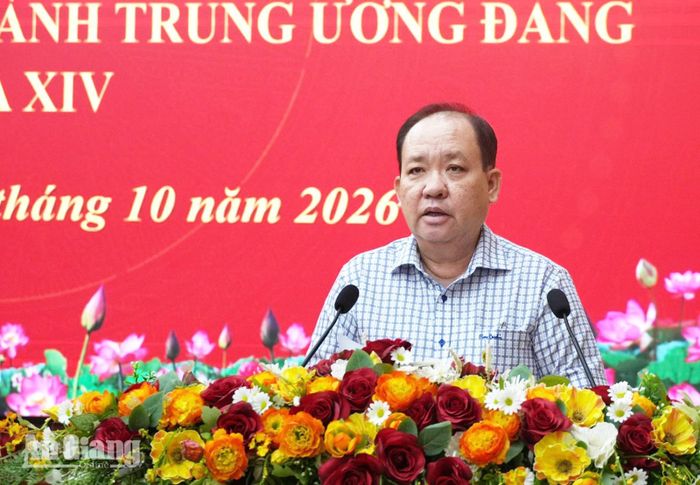 Ủy viên Ban Thường vụ Tỉnh ủy, Phó Chủ tịch Thường trực UBND tỉnh An Giang Nguyễn Thanh Phong trình bày nội dung tại hội nghị.