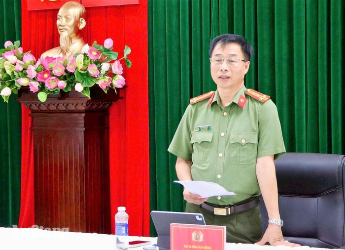 Đại tá Đào Hải Đăng, Phó Giám đốc Công an tỉnh An Giang, phát biểu tại cuộc họp.