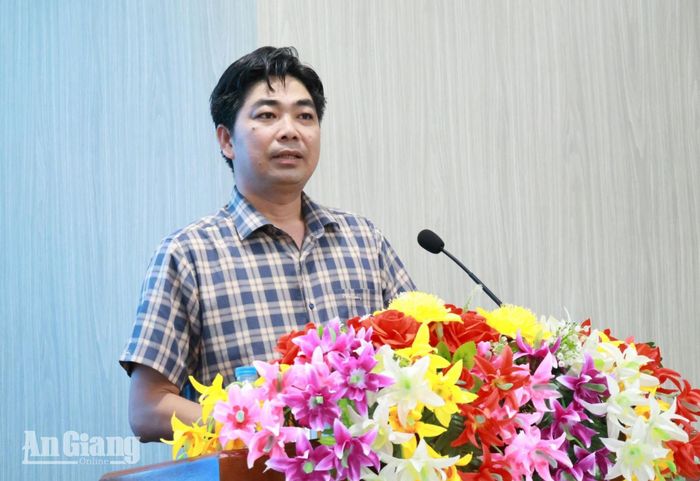 Phó Giám đốc Sở Nông nghiệp và Môi trường tỉnh An Giang Quách Văn Toàn phát biểu tại cuộc họp.